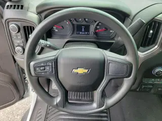 Chevrolet Silverado 1500 2025 4x4 Custom 4dr Crew Cab 5.8 ft. SB