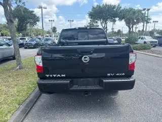 Nissan Titan 2021 4x4 SV 4dr Crew Cab 5.6 ft. SB