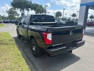 Nissan Titan 2021 4x4 SV 4dr Crew Cab 5.6 ft. SB