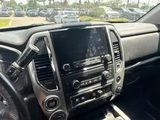 Nissan Titan 2021 4x4 SV 4dr Crew Cab 5.6 ft. SB