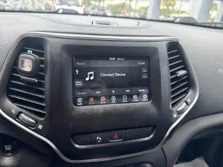 Jeep Cherokee 2019 4x4 Latitude Plus 4dr SUV
