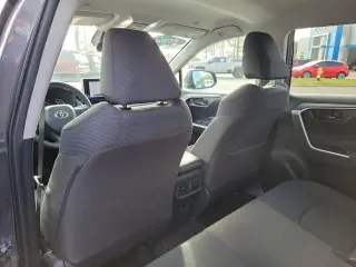 Toyota RAV4 2024 AWD LE 4dr SUV