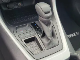 Toyota RAV4 2025 XLE 4dr SUV
