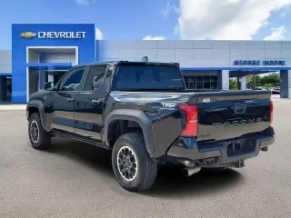 Toyota Tacoma 2024 4x4 TRD Off-Road 4dr Double Cab 5.0 ft SB 8A