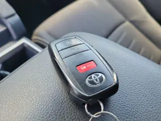Toyota Tacoma 2024 4x4 TRD Off-Road 4dr Double Cab 5.0 ft SB 8A