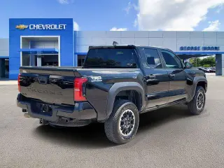 Toyota Tacoma 2024 4x4 TRD Off-Road 4dr Double Cab 5.0 ft SB 8A