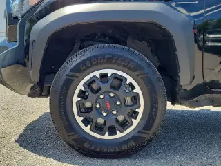 Toyota Tacoma 2024 4x4 TRD Off-Road 4dr Double Cab 5.0 ft SB 8A
