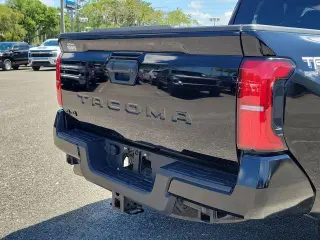 Toyota Tacoma 2024 4x4 TRD Off-Road 4dr Double Cab 5.0 ft SB 8A