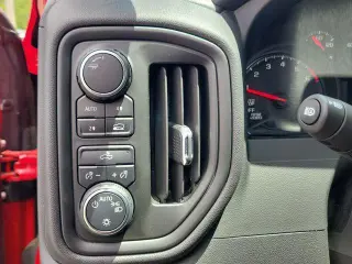 Chevrolet Silverado 1500 2023 4x4 Custom 4dr Crew Cab 5.8 ft. SB