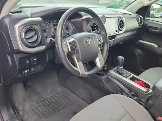 Toyota Tacoma 2022 4x2 SR5 V6 4dr Double Cab 5.0 ft SB