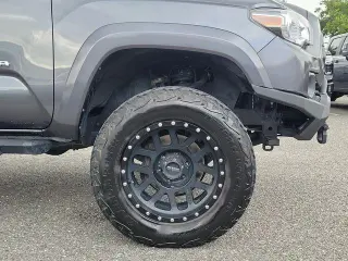 Toyota Tacoma 2022 4x2 SR5 V6 4dr Double Cab 5.0 ft SB