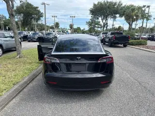 Tesla Model 3 2023 4dr Sedan