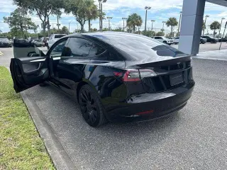 Tesla Model 3 2023 4dr Sedan