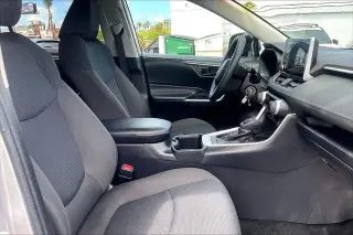 Toyota RAV4 2024 AWD LE 4dr SUV