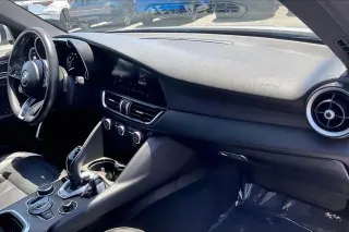 Alfa Romeo Giulia 2022 Ti 4dr Sedan