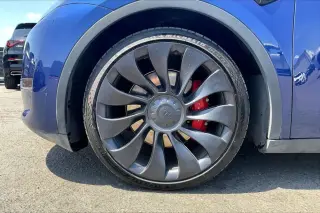Tesla Model Y 2023 AWD Performance 4dr Crossover