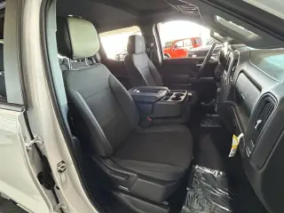 Chevrolet Silverado 1500 2025 4x4 Custom 4dr Crew Cab 5.8 ft. SB