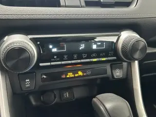 Toyota RAV4 2025 LE 4dr SUV