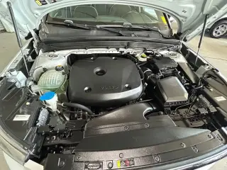 Volvo XC40 2021 AWD T5 R-Design 4dr SUV