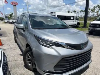 Toyota Sienna 2023 XLE 8-Passenger 4dr Mini-Van