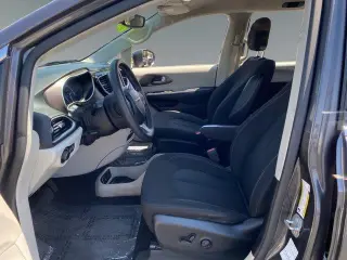Chrysler Voyager 2023 LX 4dr Mini-Van