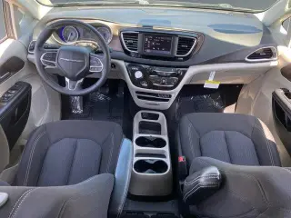 Chrysler Voyager 2023 LX 4dr Mini-Van