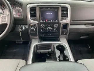 Ram 1500 Classic 2022 4x2 SLT 4dr Crew Cab 5.5 ft. SB Pickup