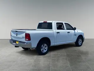 Ram 1500 Classic 2022 4x4 SLT 4dr Crew Cab 5.5 ft. SB Pickup