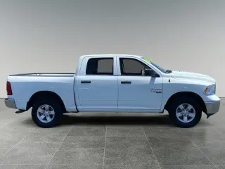 Ram 1500 Classic 2022 4x4 SLT 4dr Crew Cab 5.5 ft. SB Pickup
