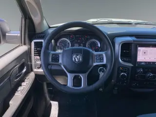 Ram 1500 Classic 2022 4x4 SLT 4dr Crew Cab 5.5 ft. SB Pickup