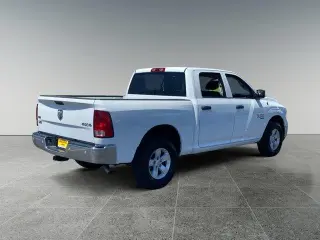 Ram 1500 Classic 2022 4x4 SLT 4dr Crew Cab 5.5 ft. SB Pickup