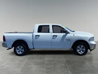 Ram 1500 Classic 2022 4x4 SLT 4dr Crew Cab 5.5 ft. SB Pickup