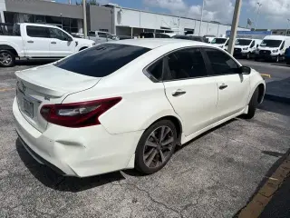Nissan Altima 2017 2.5 SR 4dr Sedan