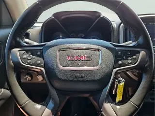 GMC Canyon 2021 4x4 AT4 4dr Crew Cab 5 ft. SB (Cloth)