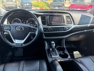 Toyota Highlander 2018 AWD SE 4dr SUV