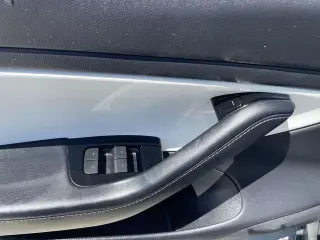Tesla Model 3 2019 Mid Range 4dr Fastback