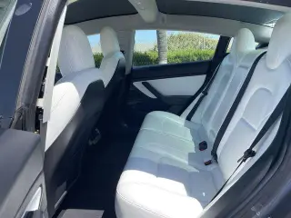 Tesla Model 3 2019 Mid Range 4dr Fastback