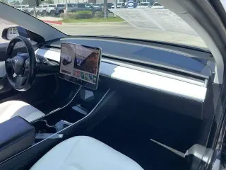 Tesla Model 3 2019 Mid Range 4dr Fastback