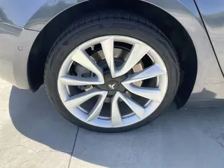 Tesla Model 3 2019 Mid Range 4dr Fastback