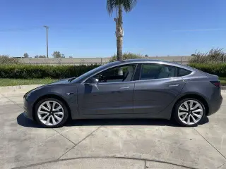 Tesla Model 3 2019 Mid Range 4dr Fastback
