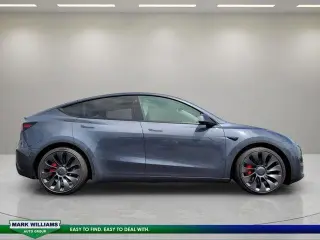 Tesla Model Y 2022 AWD Performance 4dr Crossover