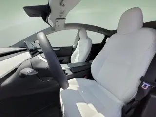 Tesla Model Y 2022 AWD Performance 4dr Crossover