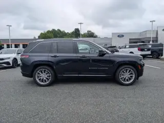 Jeep Grand Cherokee 2023 4x4 Summit 4xe 4dr SUV
