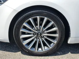 Kia Cadenza 2018 Premium 4dr Sedan