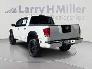 Nissan Titan 2012 4x4 SV 4dr Crew Cab SWB Pickup