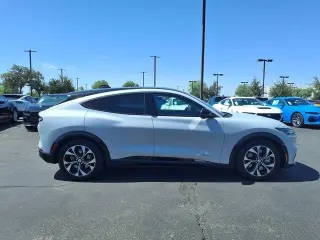 Ford Mustang Mach-E 2023 Premium 4dr SUV