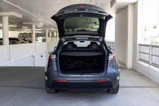 Tesla Model Y 2023 AWD Long Range 4dr Crossover