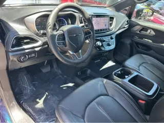 2025 Chrysler Pacifica Hybrid Select
