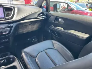 2025 Chrysler Pacifica Hybrid Select