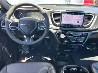 2025 Chrysler Pacifica Hybrid Select